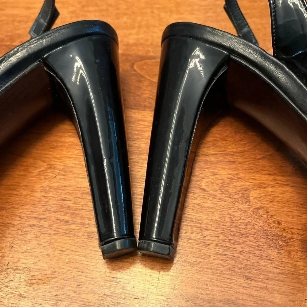 Stuart Weitzman Heels EUC Black Size 7 Peep Toe with Tiny Bow Chic Classic Elega